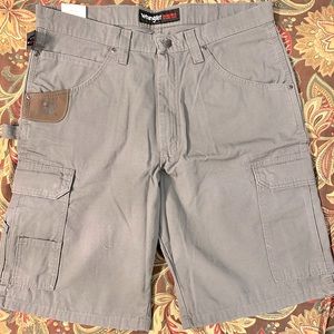 NWT Wrangler Riggs Workwear Shorts Size 34 Gray